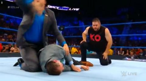 عرض WWE Smackdown live 12-9-2017 مترجم اون لاين